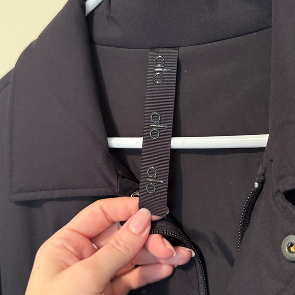 Alo Yoga Unisex Black Signature/Legendary Overcoat - Picture 5 of 6